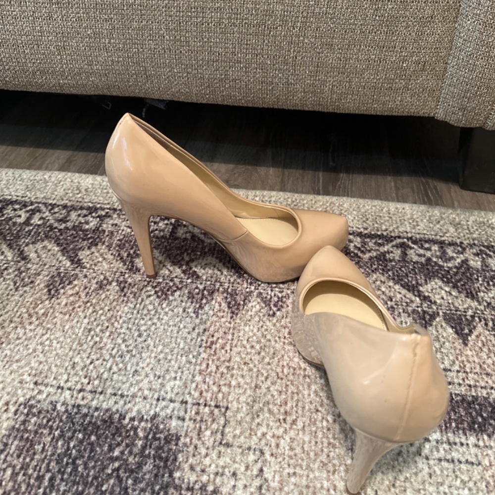 Jessica Simpson Pump - Picture 2 of 3